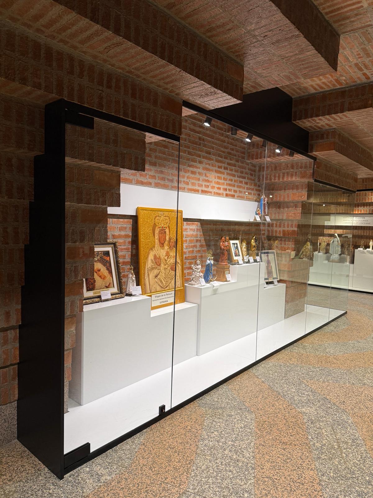 Vidrio para museo en Torreciudad